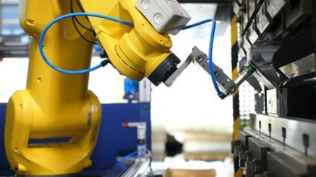 Experts say European manufacturing breakthrough stifled by overengineered industrial robots