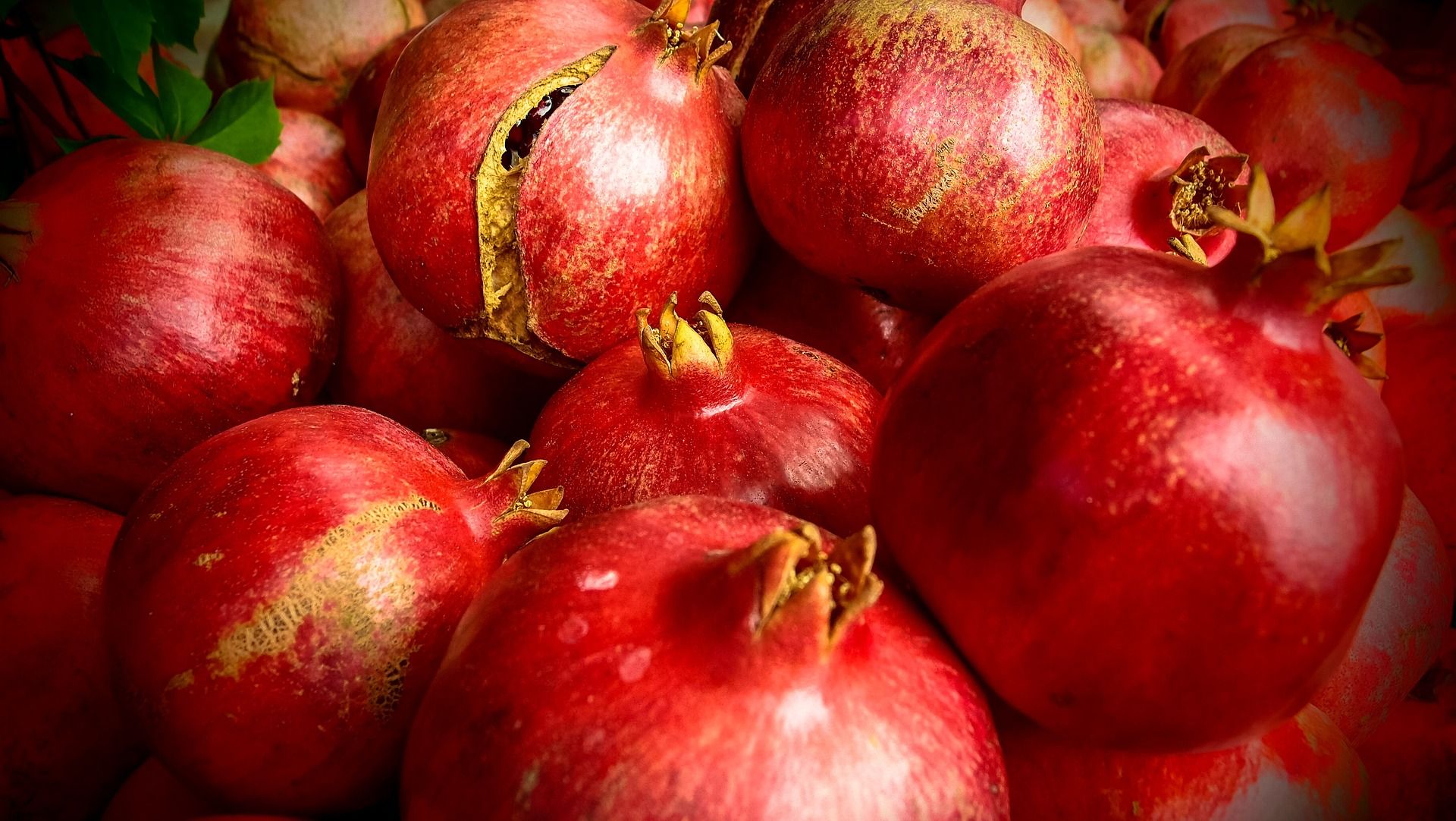Natural pomegranate extract supports skin health