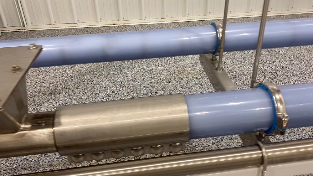 Fast, thorough “wet cleaning” of food conveyors ensures food safety