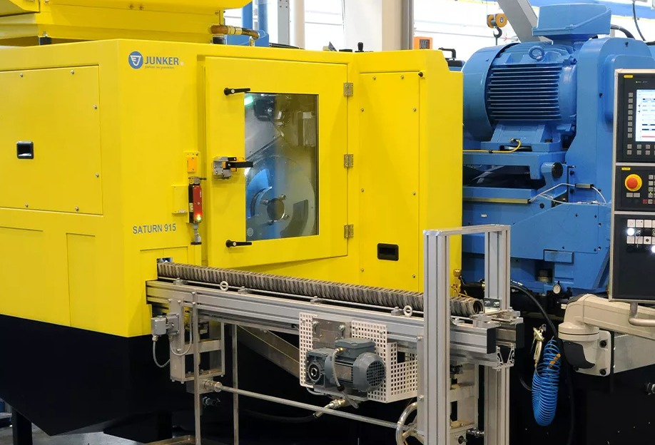Precision machining of connecting rods with JUNKER grinding machines