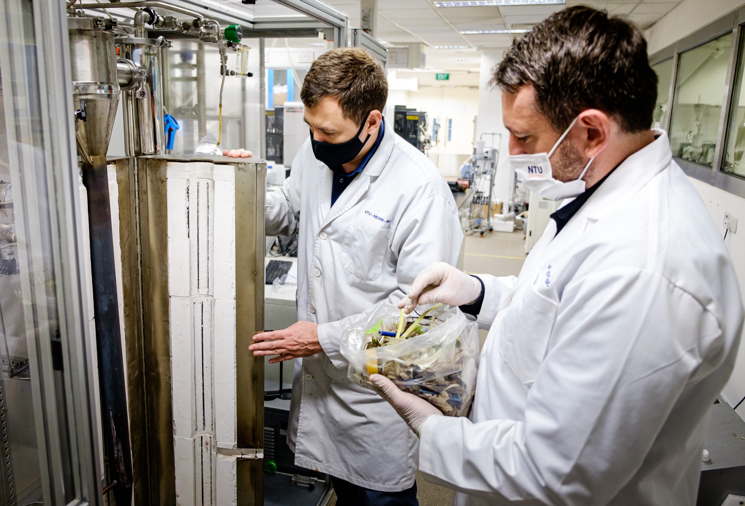Turning plastic trash into clean hydrogen fuel