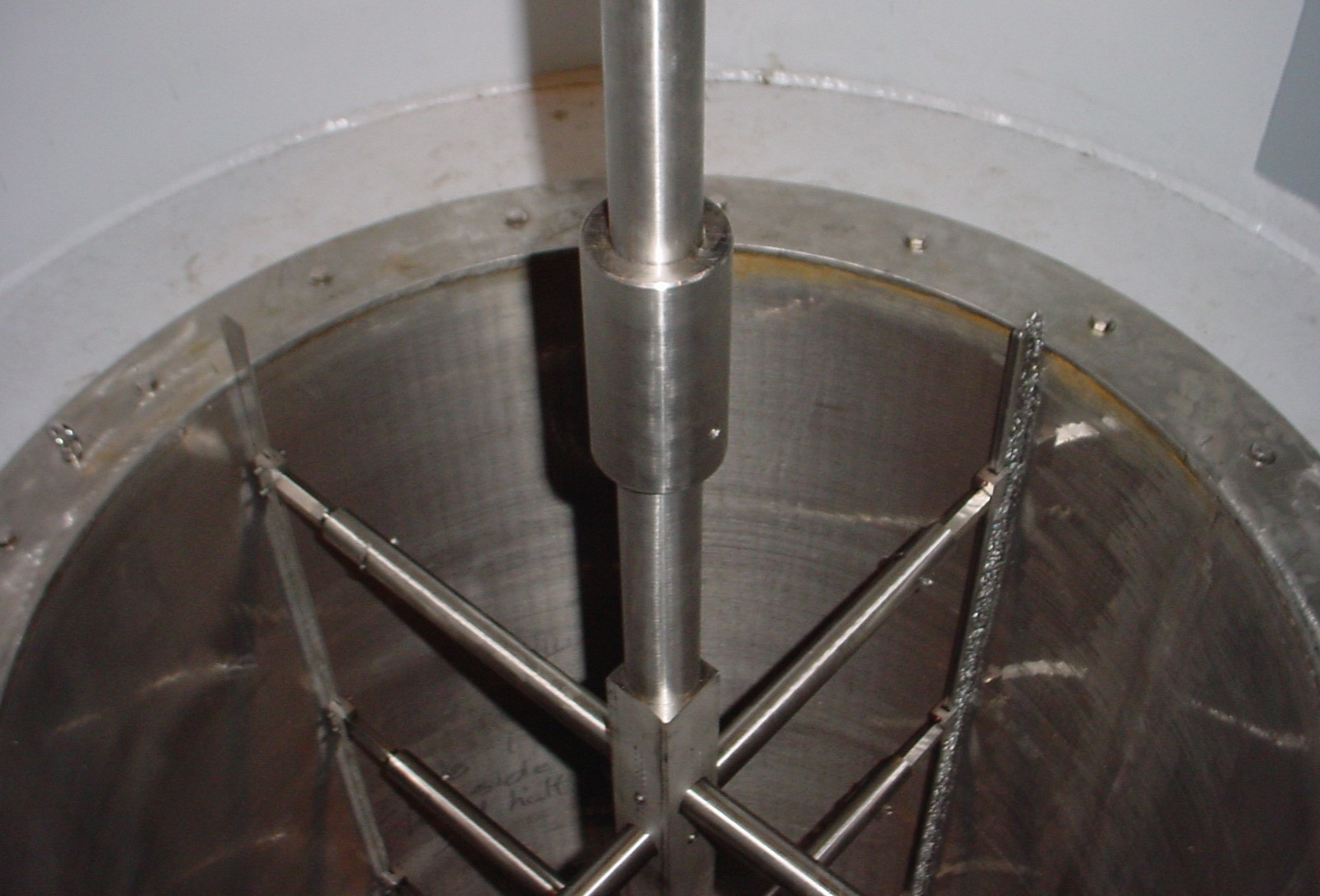 Automatic scraper strainers protect critical membrane systems