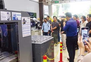 Hurco (S E Asia) Open House: An integration between machine and robots