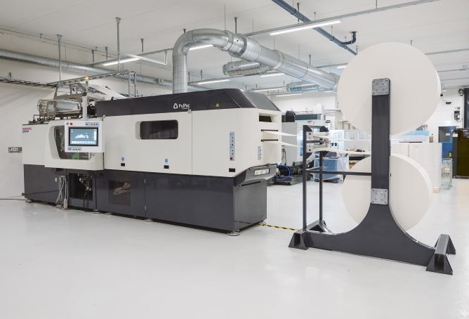 Injection molding machine for fiber-based products