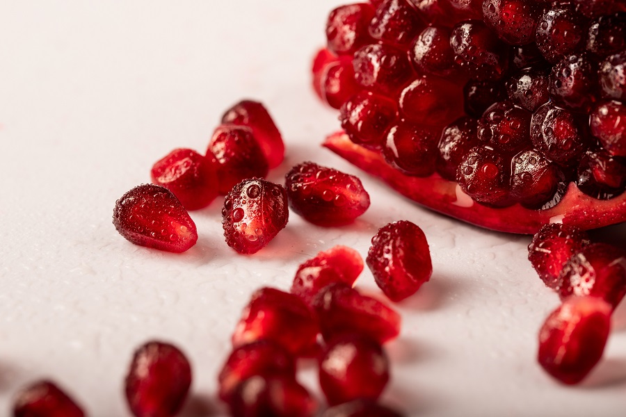 ü0ä8 pexels-rahel-barenshtein-Pomegranate fruit extract linked to improved skin health - Copy.jpg