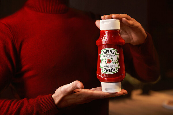 Heinz_Double_Lid_Ketchup_Bottle.jpg