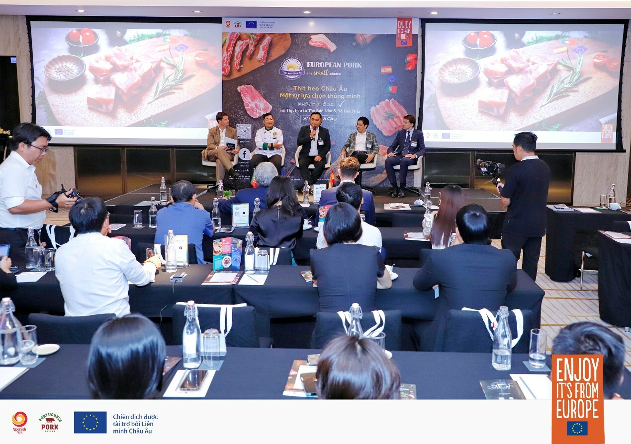 Event_picture_showing_table_discussion.jpg