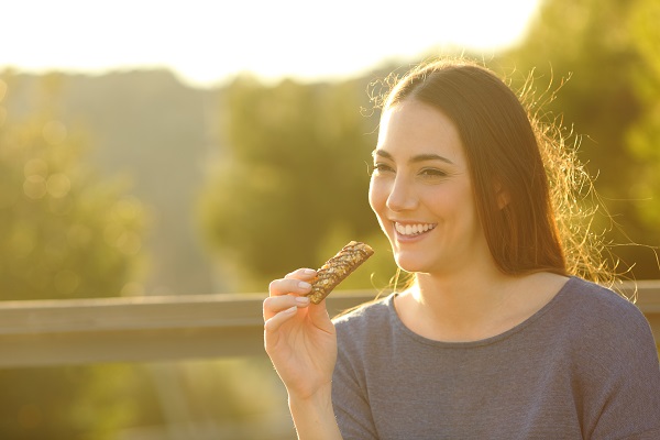 BENEO_Woman with cereal bar_©Antonio Guillem_shutterstock - Copy.jpg