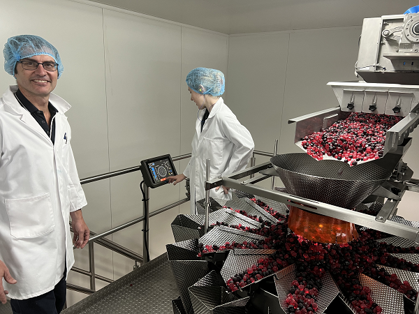 Raymond Wicks, General Manager Kingsway Confectionery with the tna intelli-weigh omega series small - Copy.png