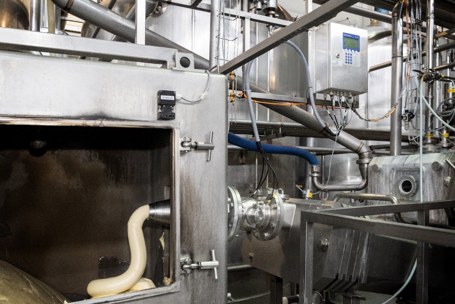 Quality-control-with-the-LB-566-and-a-DN100-FlowCell-during-butter-production-be.jpg